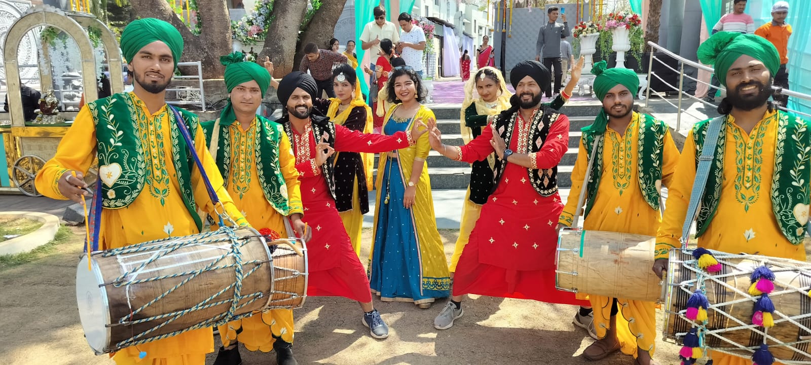 Punjabi Dhol Players & Dancers